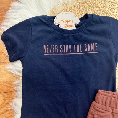 Conj. Camiseta Never Stay the Same e Bermuda - Marinho e Bordô